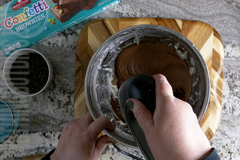 Mix the chocolate into the brownie bites dip
