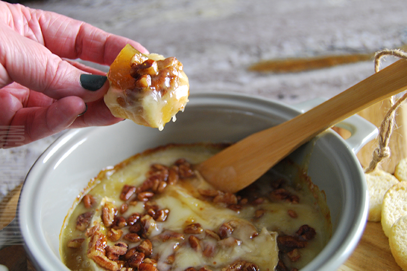 Easy appetizer brie with fig jam served on toast