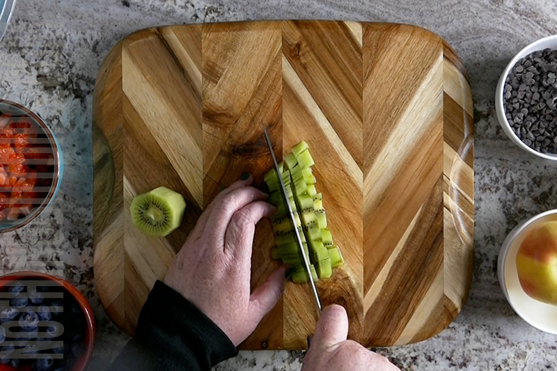 dicing kiwi