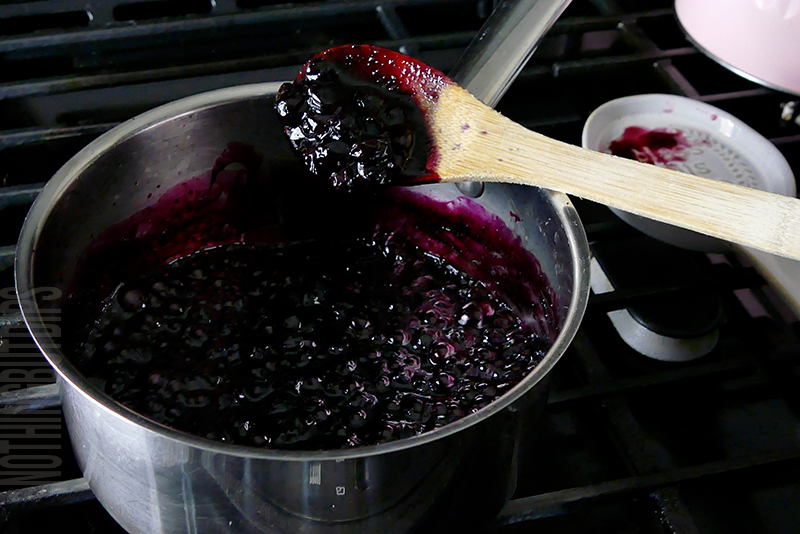 simmering blueberry compote
