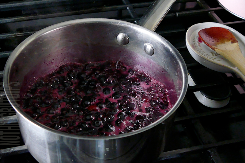 simmering blueberry compote