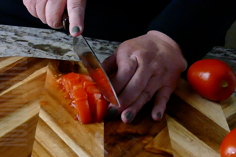 dicing plum tomatoes